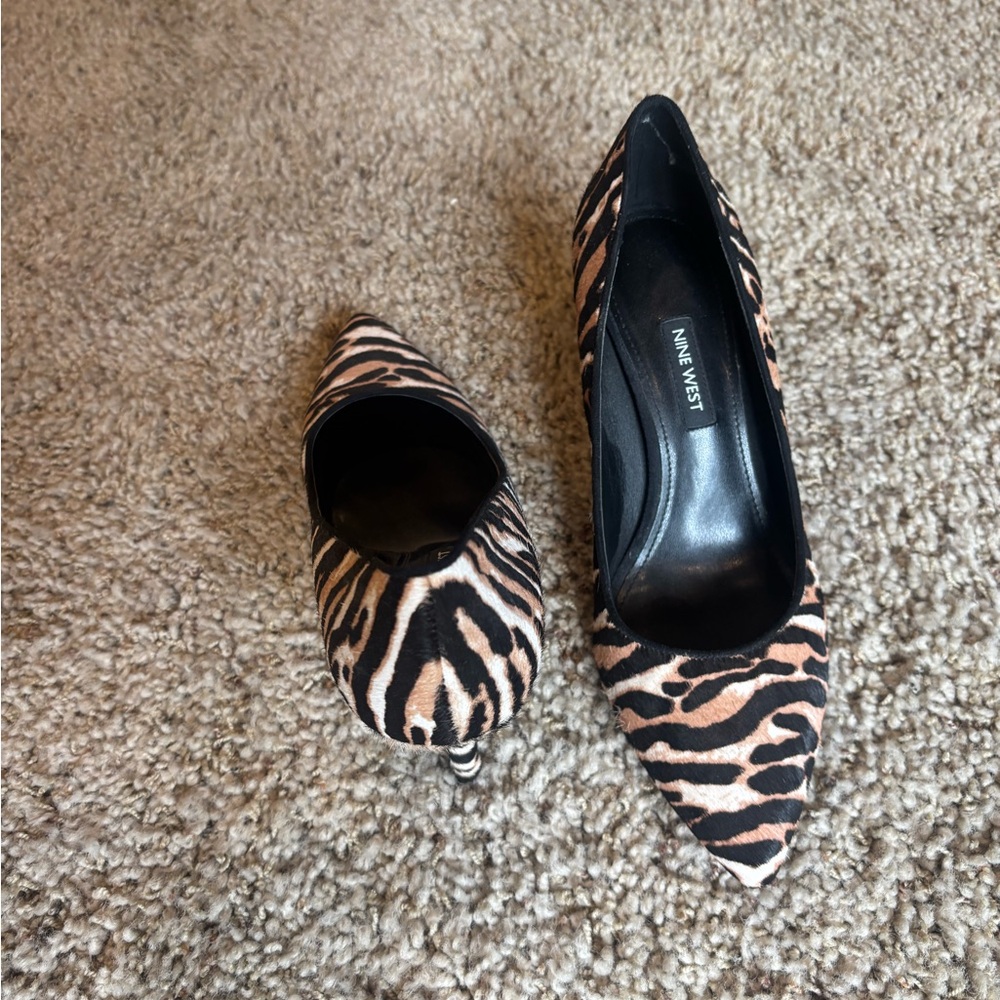 Nine West Black and Tan Heels Bold Statement